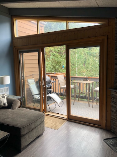 Keystone Condo- Steps to Lift- Riverfront- Pool-Hot Tub-STR25-00046950