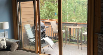 Keystone Condo- Steps to Lift- Riverfront- Pool-Hot Tub-STR25-00046950