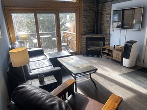 Smart TV, fireplace, stereo - Keystone Condo- Steps to Lift- Riverfront- Pool-Hot Tub-STR25-00046950 (Dillon)