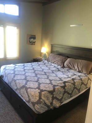 1 bedroom, iron/ironing board, free WiFi, bed sheets - Keystone Condo- Steps to Lift- Riverfront- Pool-Hot Tub-STR25-00046950 (Dillon)