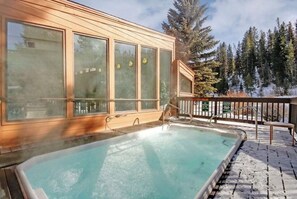 Tina de hidromasaje al aire libre