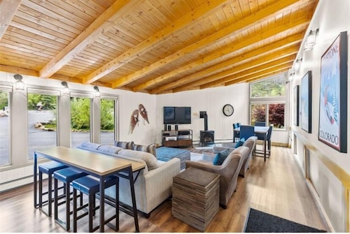 Keystone Condo- Steps to Lift- Riverfront- Pool-Hot Tub-STR25-00046950