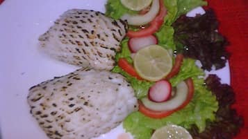 Servizio di colazione, pranzo e cena