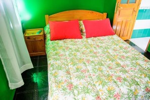Classic Double Room | Desk, blackout drapes, free WiFi, bed sheets - Hotel Restaurant Azalee (Antananarivo)