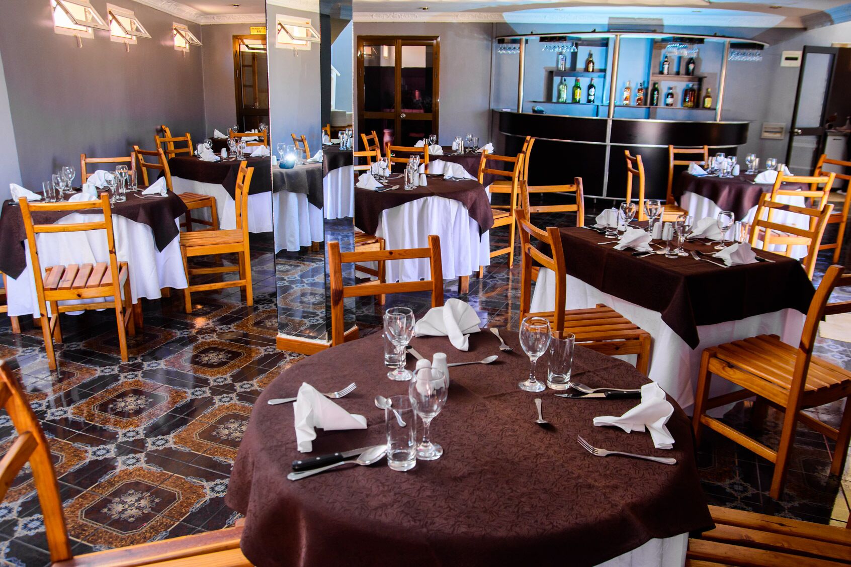 breakfast, lunch, dinner served; chinese cuisine