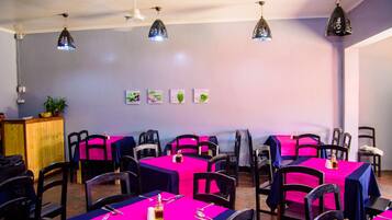 Daily continental breakfast (EUR 3 per person)