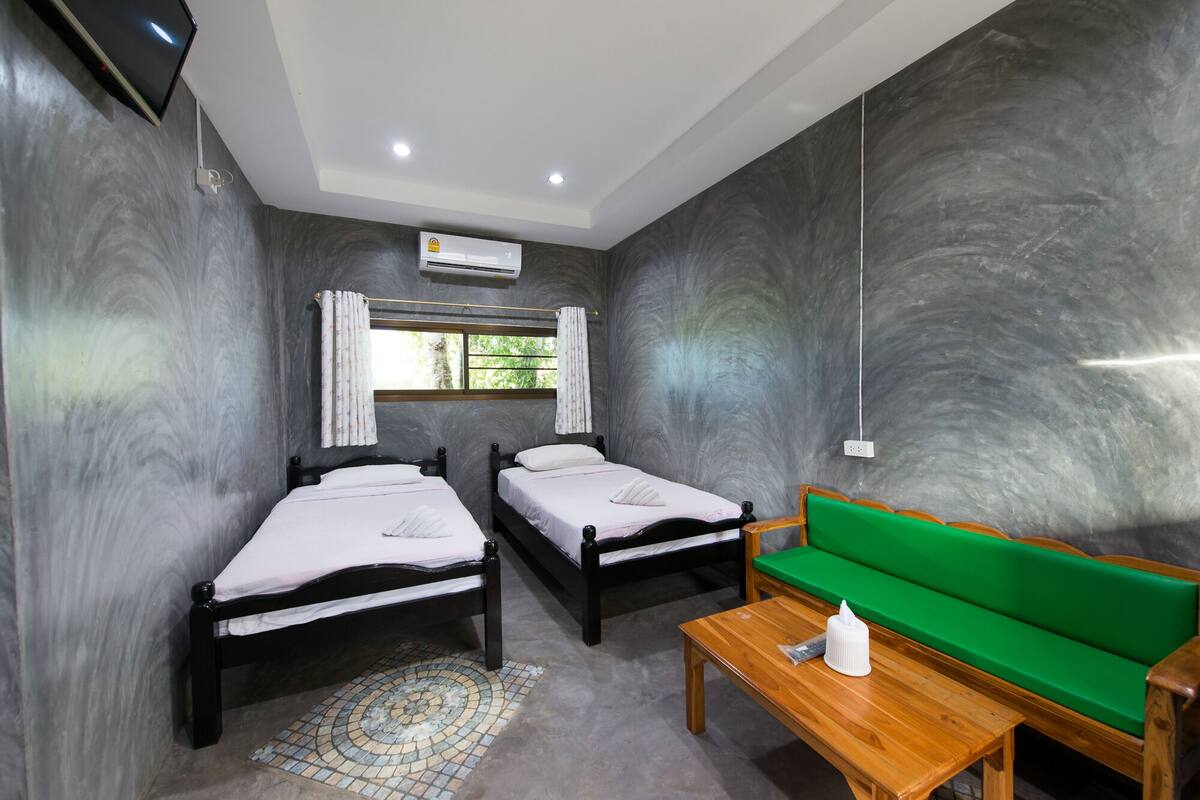 In-room safe, free WiFi