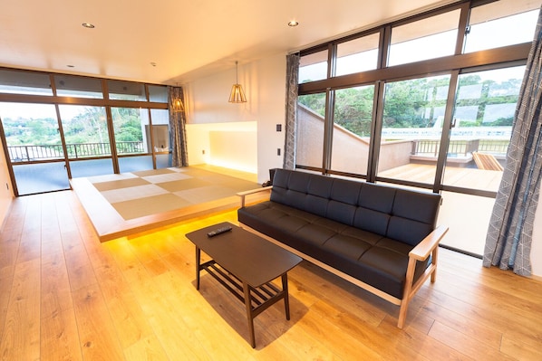 Basic-Zimmer (Private Vacation Home) | Wohnbereich | Fernseher