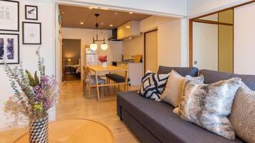 Apartment, 3 Bedrooms (03) | Living room