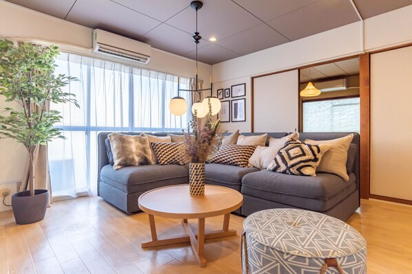Apartment, 3 Bedrooms (06) | Living room | Flat-screen TV - Bijou Suites Pieces (Osaka)