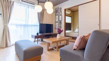 Apartment, 2 Bedrooms (1) | Living room