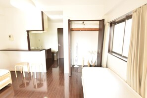 1 bedroom, free WiFi, bed sheets - Enzo Shin-Osaka C (Osaka)