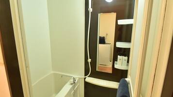 Separate bathtub and shower, free toiletries, hair dryer, bidet
