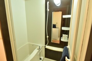 Separate bathtub and shower, free toiletries, hair dryer, bidet - Enzo Shin-Osaka C (Osaka)