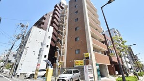 A multi-story residential building with a modern architectural design, featuring balconies and a ground-level commercial space. - Enzo Shin-Osaka C (Osaka)