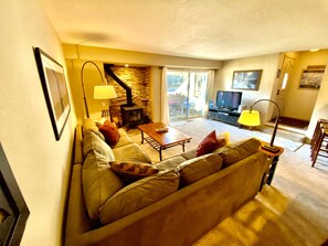 Televisio, takka, DVD-soitin