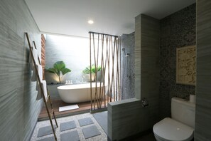 Family Villa | Bathroom | Shower, free toiletries, slippers, towels