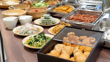 Esmorzar diari d'estil bufet (1500 JPY per persona)