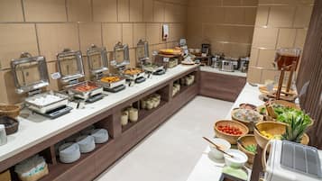 Daily buffet breakfast (JPY 1500 per person)