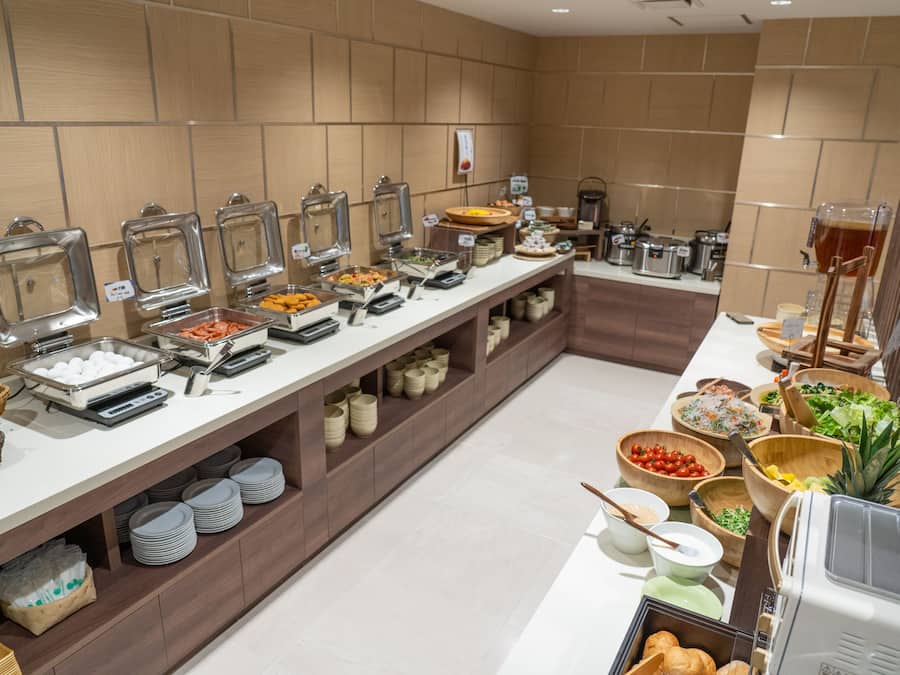 Daily buffet breakfast (JPY 1500 per person)