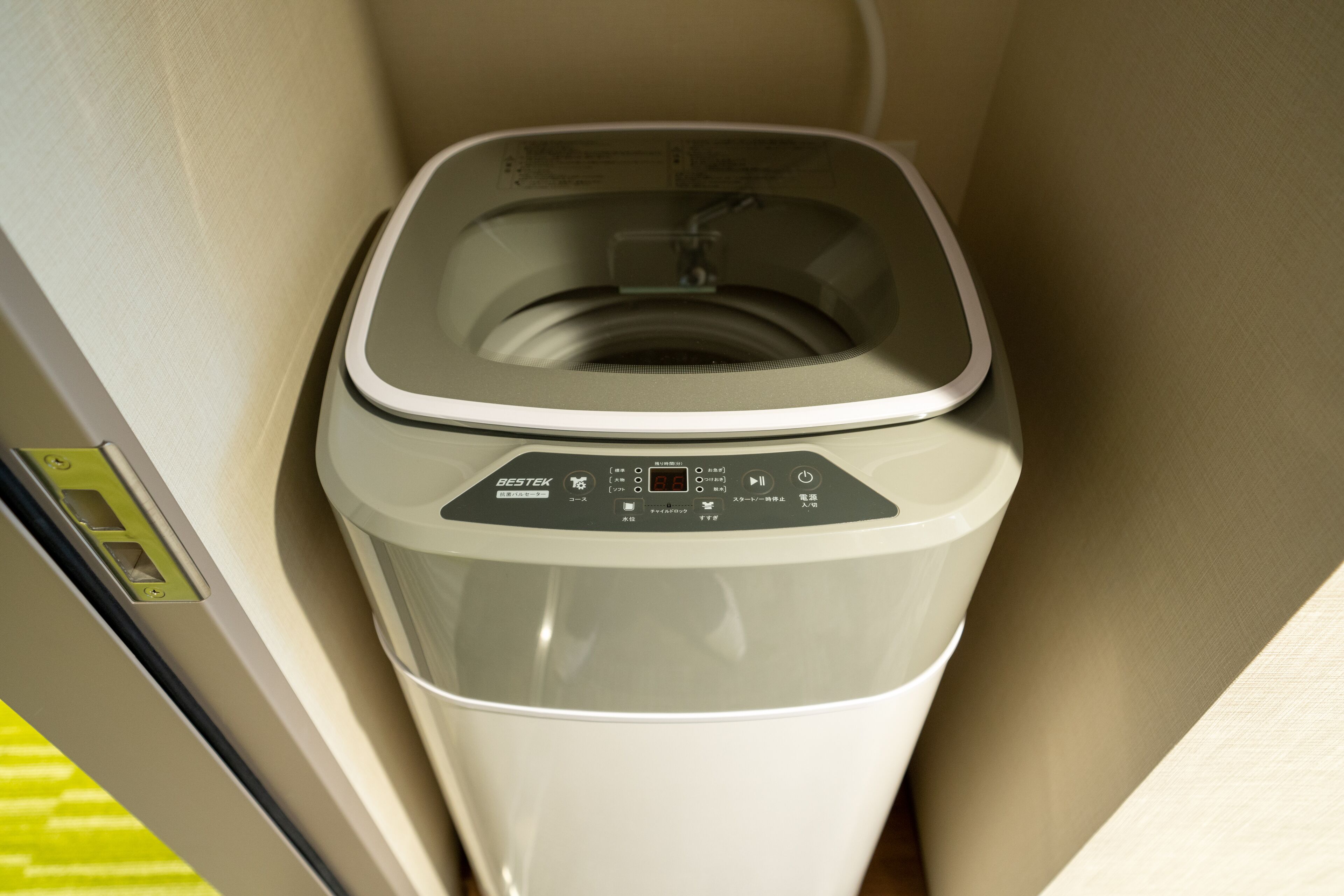 1 bedroom, down duvets, desk, laptop workspace