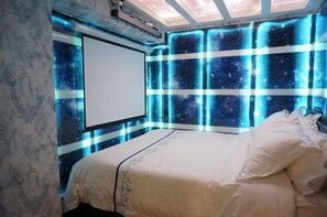 Blackout drapes, free WiFi, bed sheets