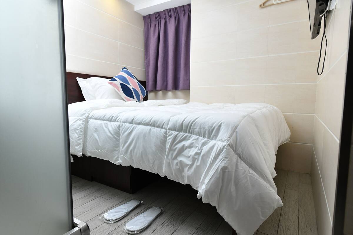 Double Room | Blackout drapes, WiFi (free), bed sheets