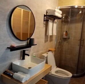 Casa de campo familiar | Baño | Ducha y cabezal de ducha tipo lluvia