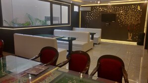 Lobby sitting area - Hotel Satyadeep Inn (Gorakhpur)
