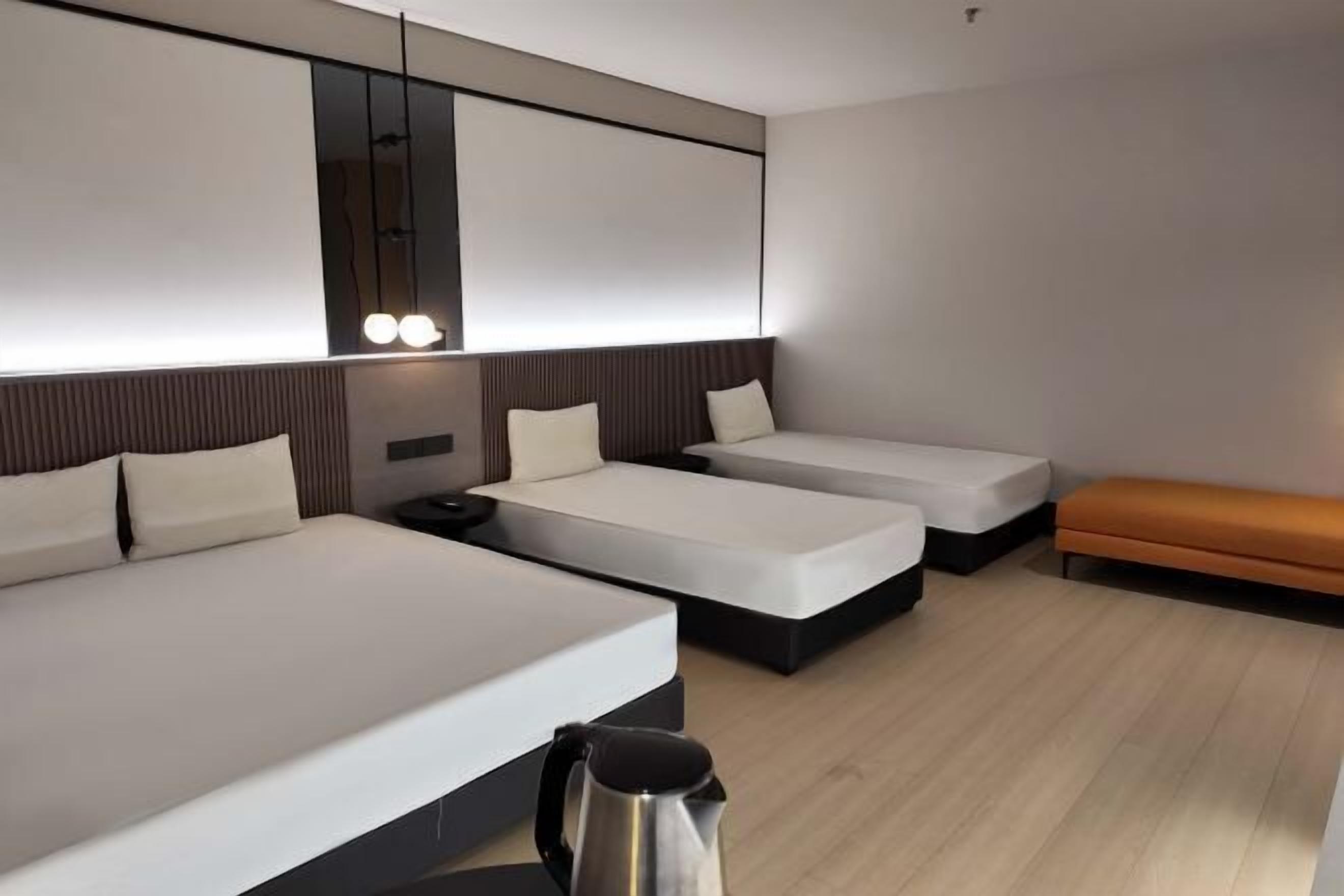 办公桌、熨斗/熨板、免费 WiFi、床单