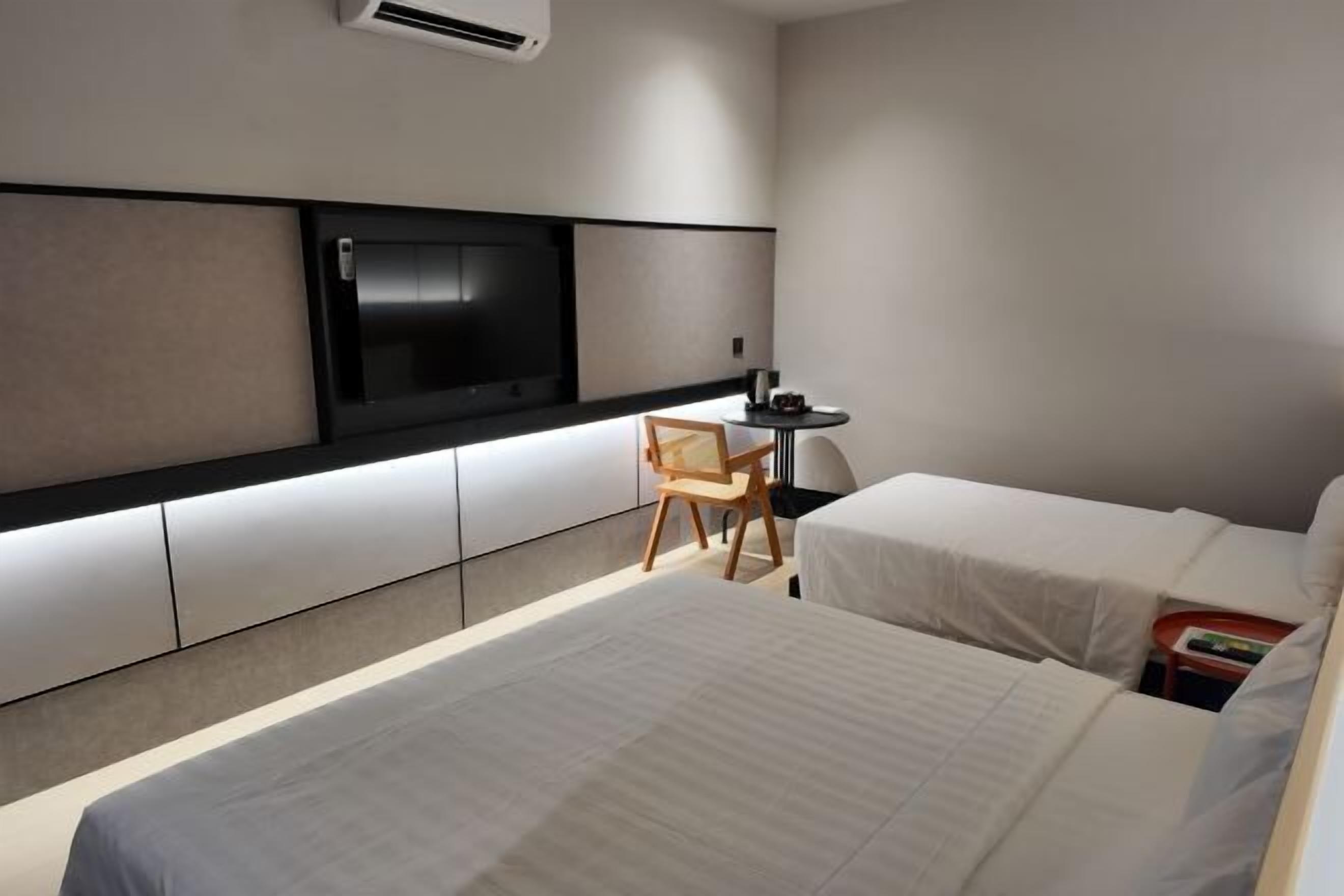 办公桌、熨斗/熨板、免费 WiFi、床单