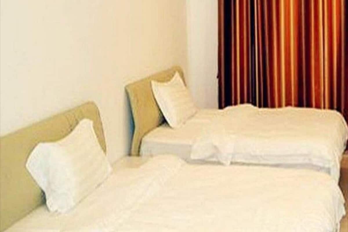 华丽双床房 | 1 多间卧室、办公桌、免费 WiFi、床单