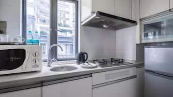 Family Quadruple Room | Desk, free WiFi, bed sheets