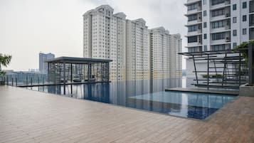 Kolam renang terbuka