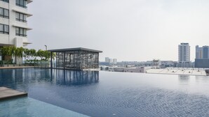 Hồ bơi ngoài trời 