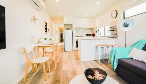 U201 Brunswick Living Top flor Balcony Close to APT n CBD FreeWifi Tram Doorstep