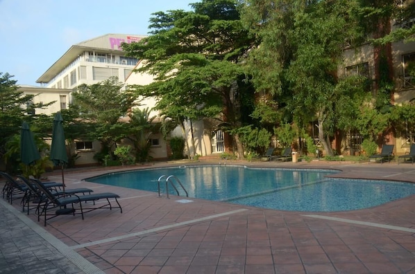 Outdoor pool - Hotel 45 (Calabar)