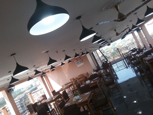 Se sirven desayunos, comidas y cenas