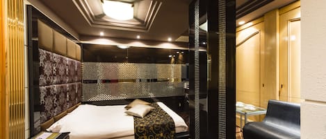 Standard-Doppelzimmer, Raucher | Minibar, Zimmersafe, Schreibtisch, schallisolierte Zimmer