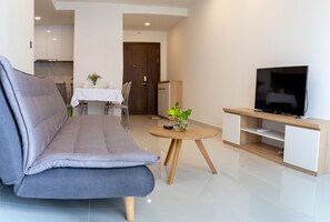 TV, books - Luxury apartment with 2 bedrooms (Ho Chi Minh City)