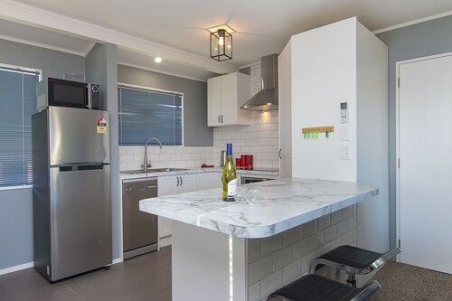 47 Hooper Ave Pukekohe,  SLEEPS  13