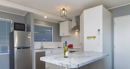 47 Hooper Ave Pukekohe, SLEEPS 13