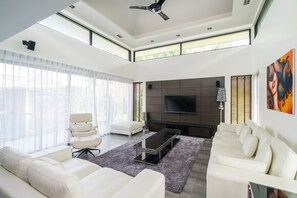 Gallery Villa | Living area | Flat-screen TV