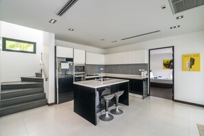 Villa Galerie | 4 chambres, coffre-fort, décor unique, ameublement unique