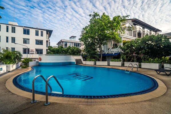 Outdoor pool - Patong Tower by Lofty (Patong)