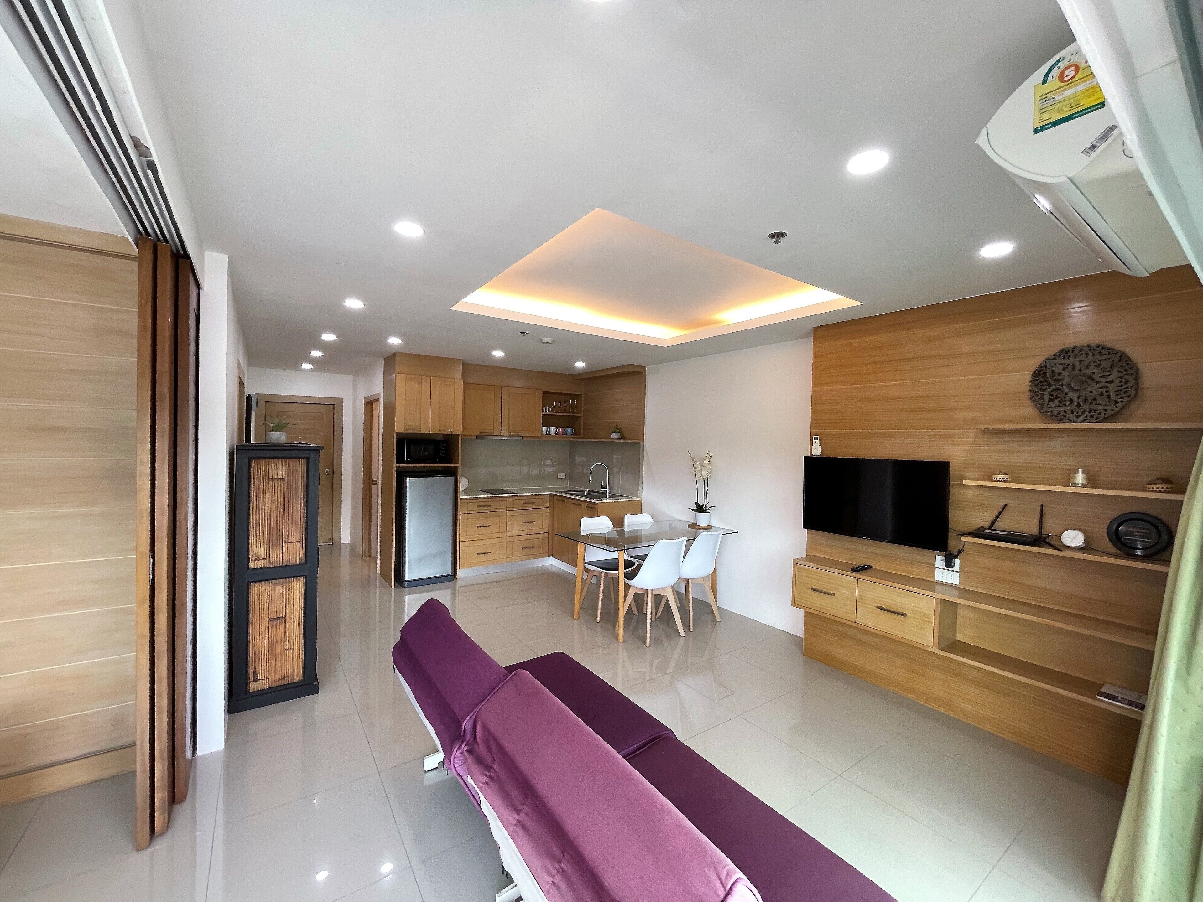 City Apartment, 2 Bedrooms | Ruang tamu | TV LCD 