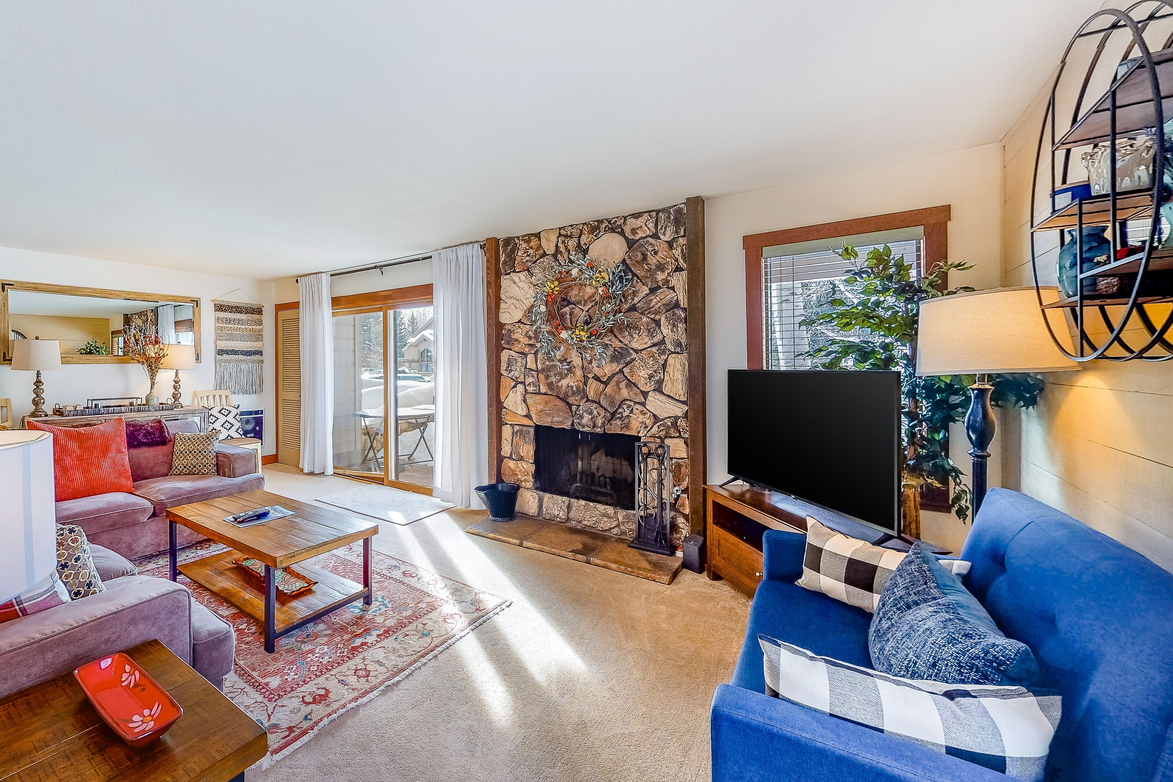 Newly-renovated ski view condo w/ shared pool, hot tub, tennis, game room