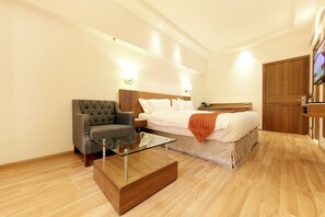 Caja de seguridad en la habitación y escritorio 