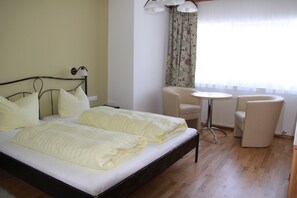 Apartemen Superior, 3 kamar tidur | Seprai antialergi, brankas, kedap suara, dan setrika/meja setrika