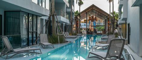 2 utendørsbassenger